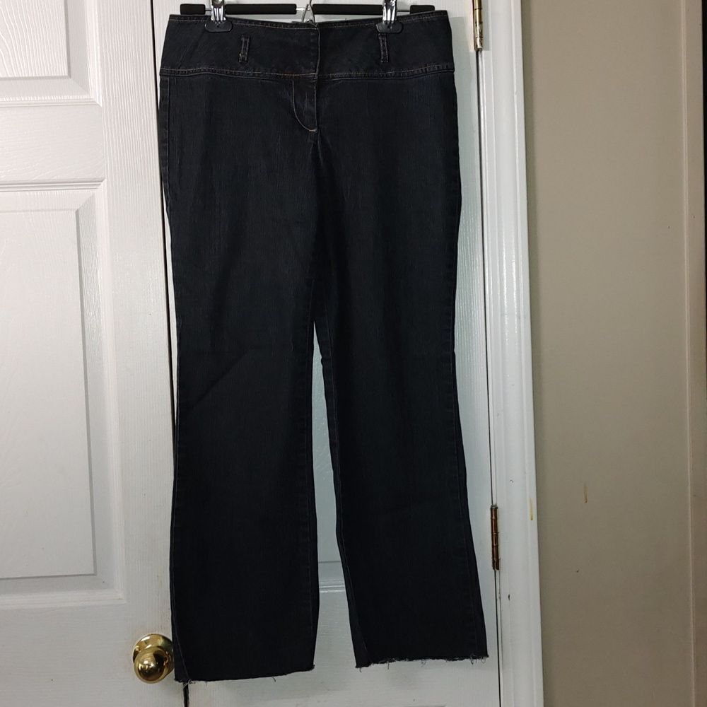 Bisou Bisou black rough hem capris  Sz 6
